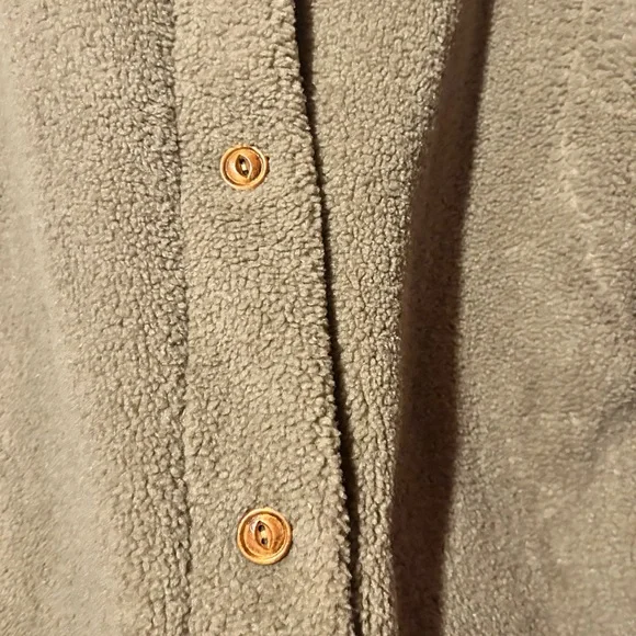 Cozy Women's Beige Vest with Button Closure - Picture 3 of 9